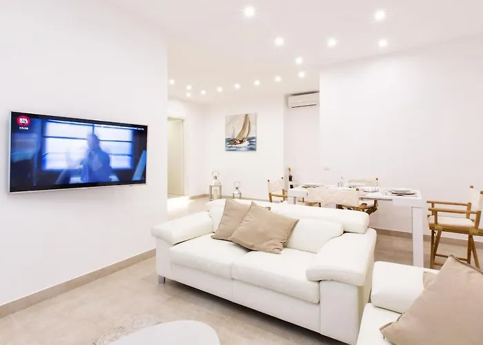 Style House A Few Step From Main Square *