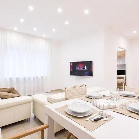 Style House A Few Step From Main Square